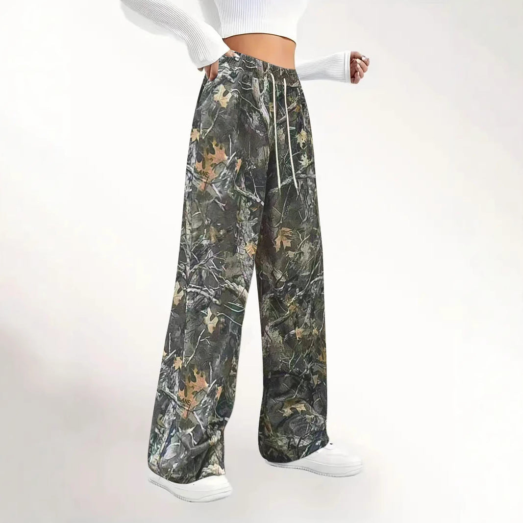 Women's Comfortable Cargo Trousers in Trendy Camouflage Design, Size