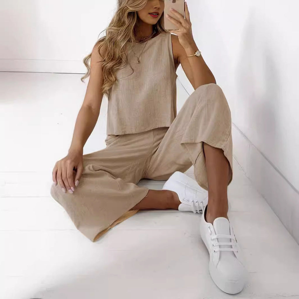 Women's relaxed top and wide-leg trousers set, size