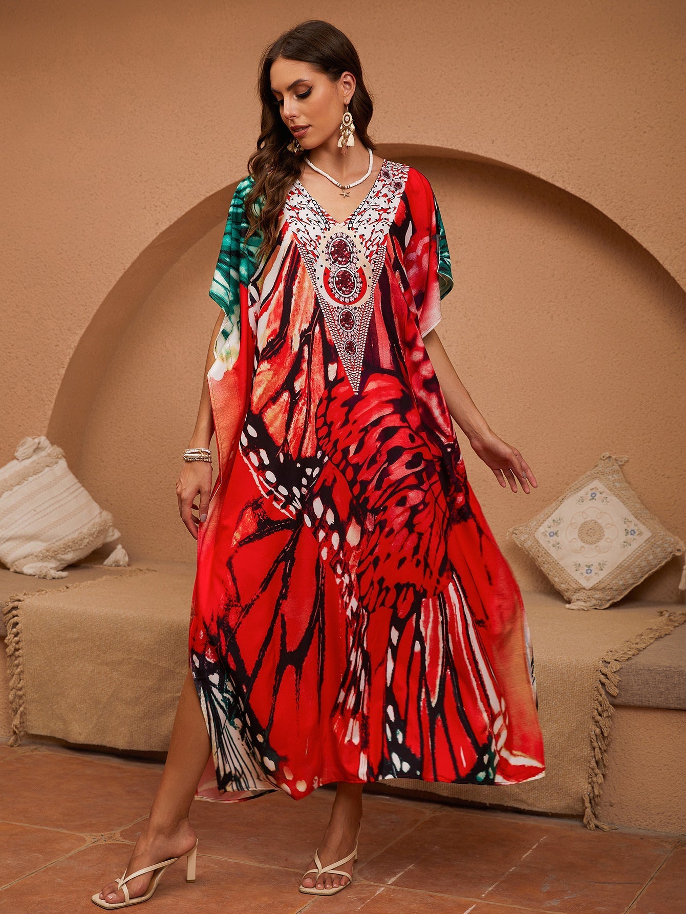 Women's kaftan with artistic design and elegant pearl embellishments, size GR