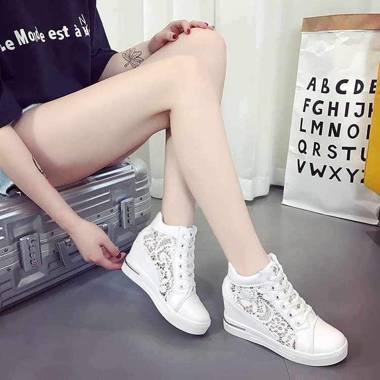 Women's wedge sneakers with fashionable lace detail and casual metallic finish, size GR