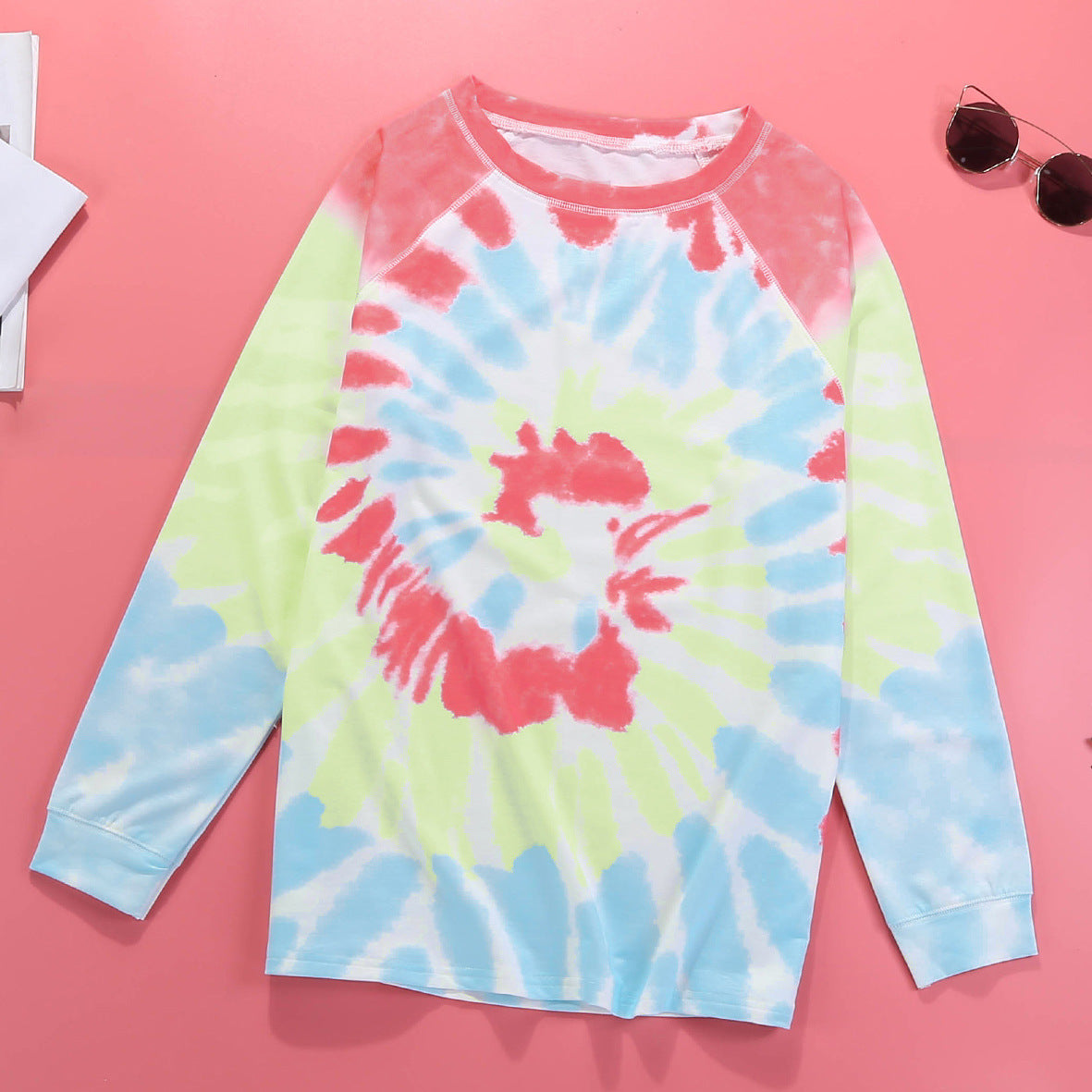 Women's long-sleeved T-shirt with a modern batik pattern and a relaxed fit, size [size missing]