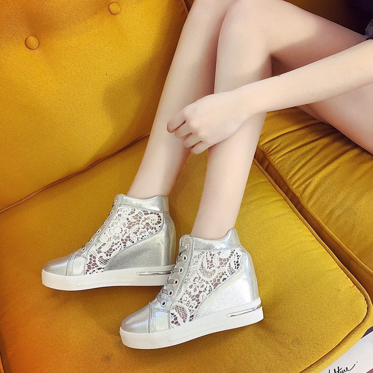 Women's wedge sneakers with fashionable lace detail and casual metallic finish, size GR