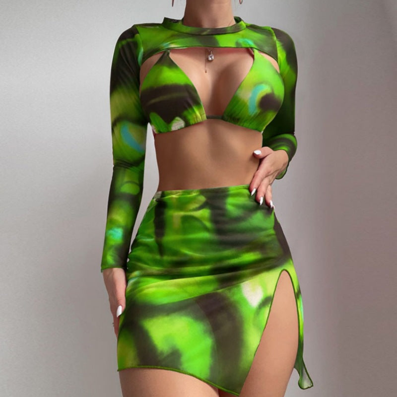 Women's sports bikini set with long sleeves and fashionable cut, size S