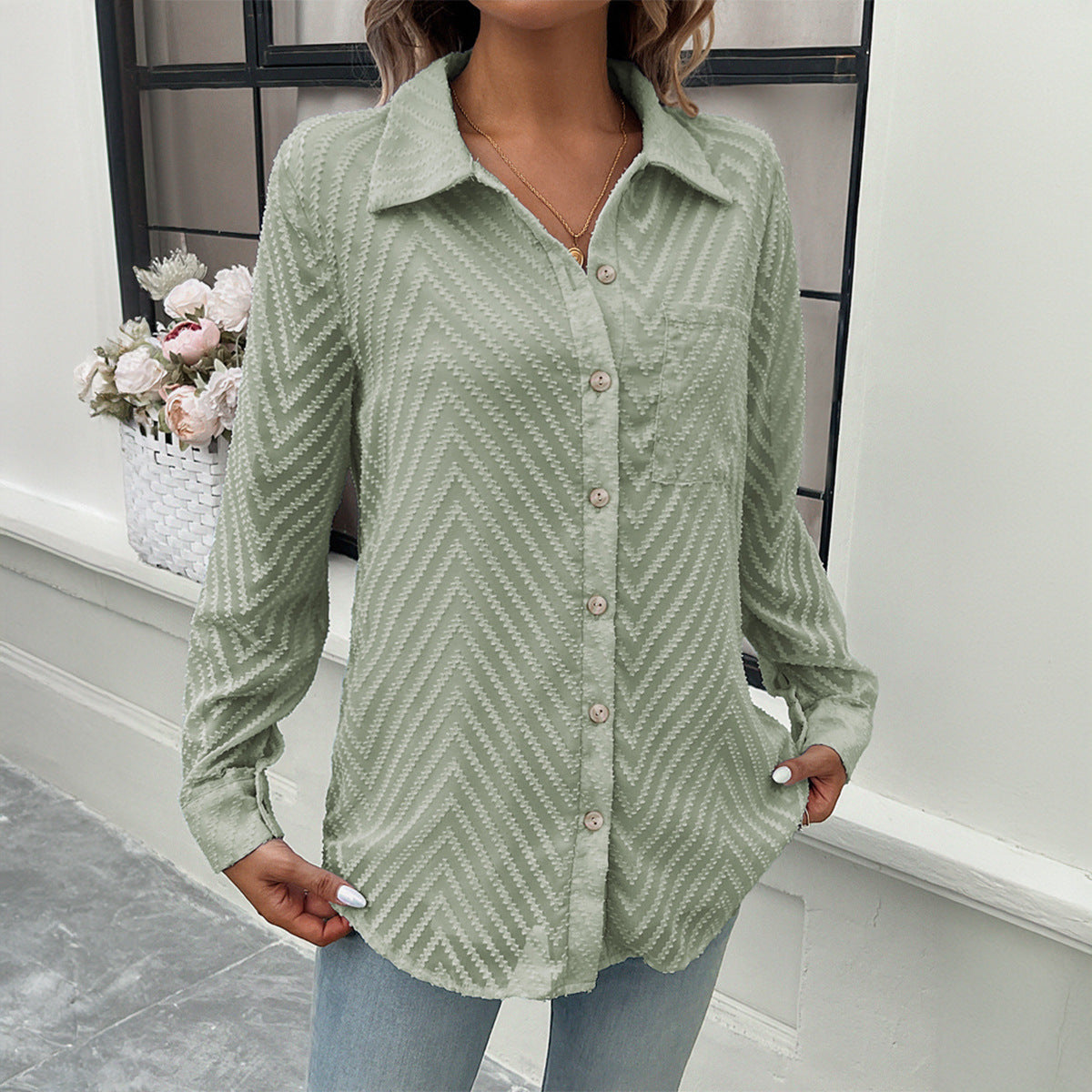 Damen Elegante Bluse mit transparenten Ärmeln und Knopfverschlüssen GR