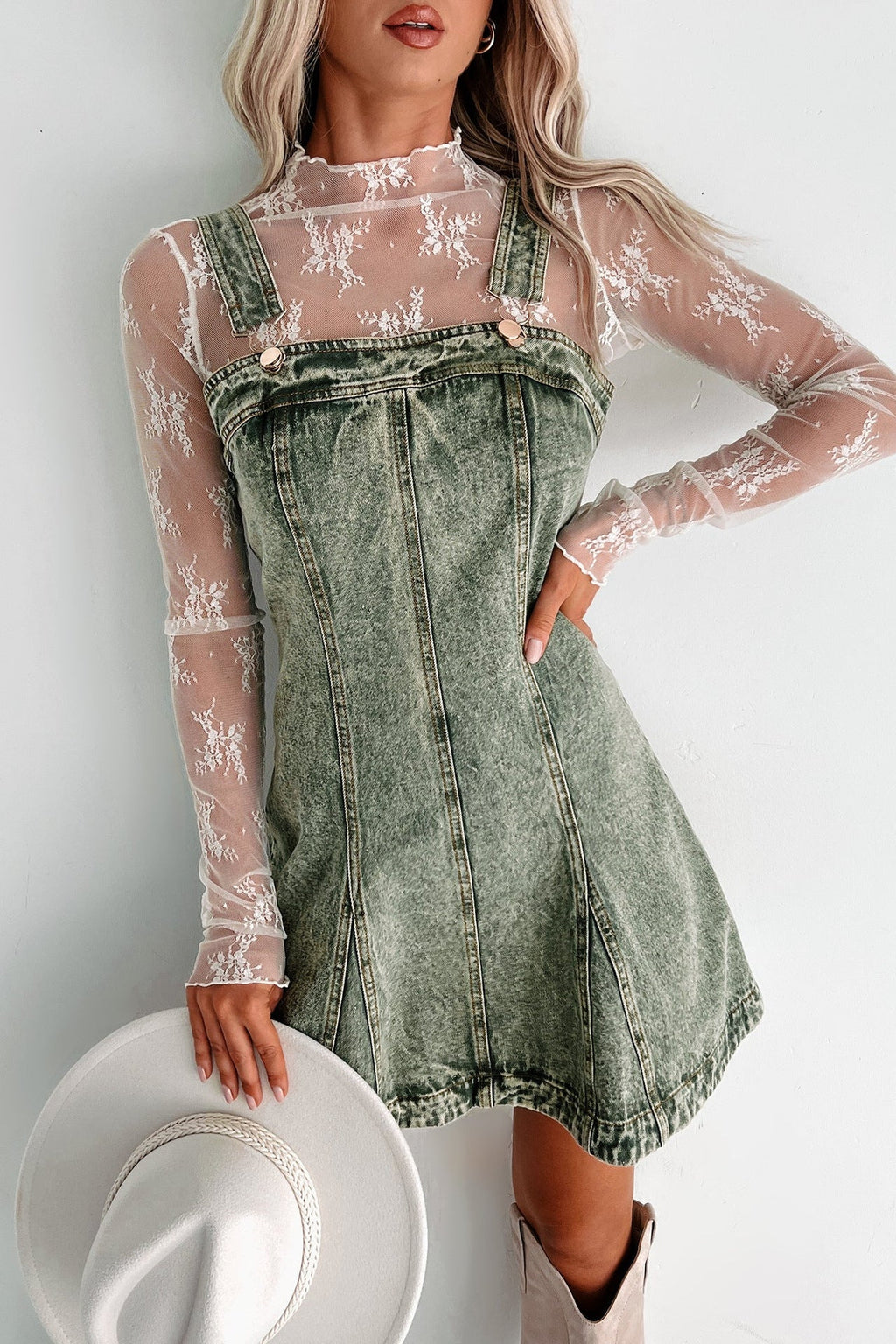 Women's denim dress with adjustable straps and modern cut, size