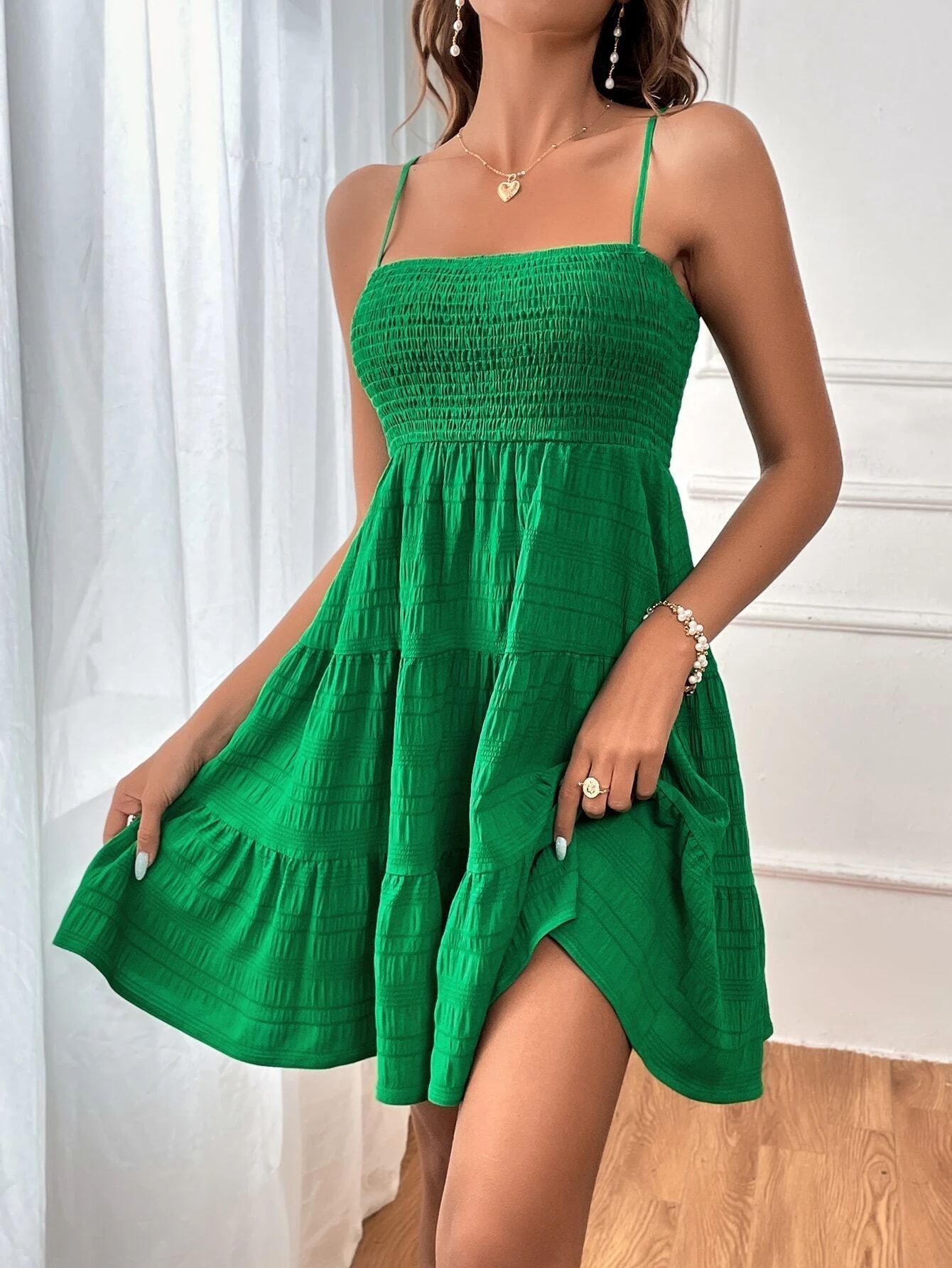 Women's casual dress with narrow straps and ruffle details, size