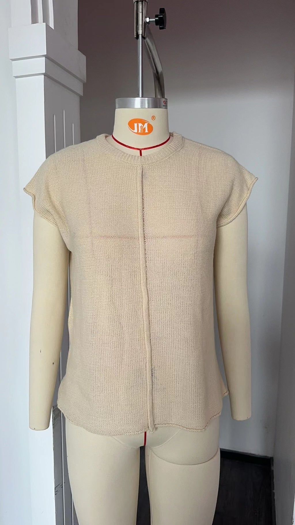 Women's casual short-sleeved knit top with a textured design, size GR