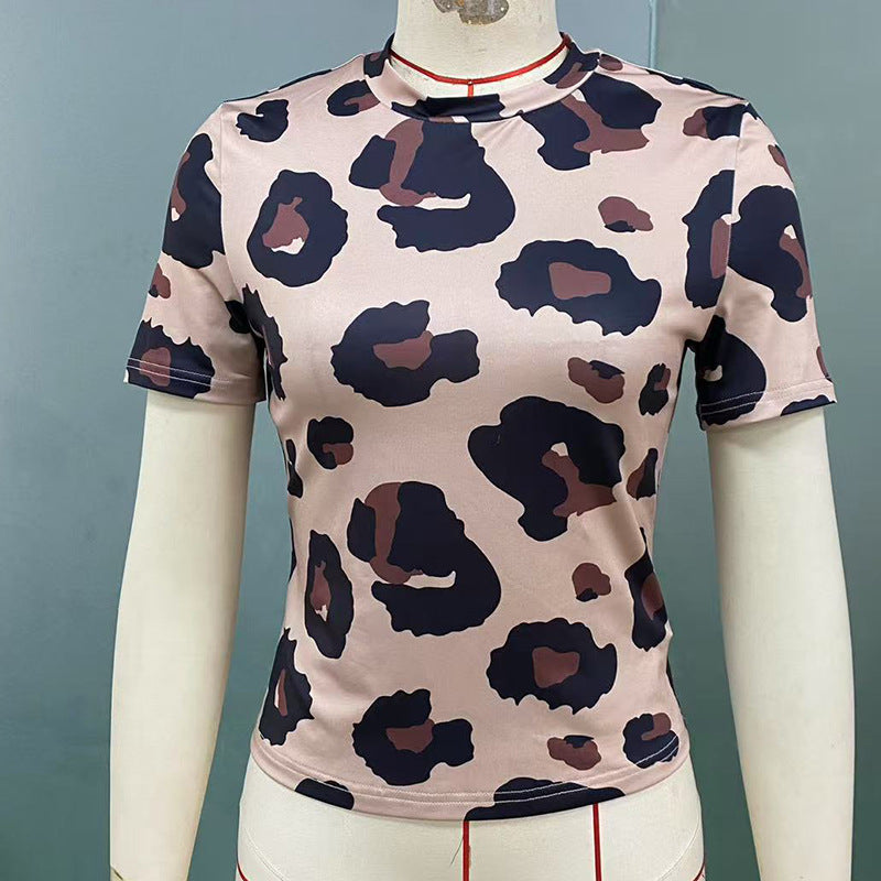 Damen T-Shirt mit modischem Leoprint und figurbetonendem Schnitt GR