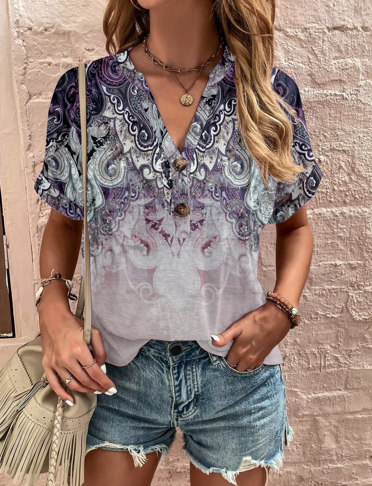 Damen lässiges kurzärmliges Blusenshirt mit verspieltem Paisleymuster und modernen Knopfdetails GR