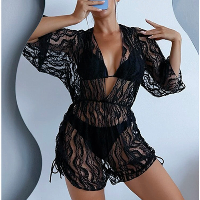 Women's beach throw with elegant lace pattern and tailored details, size