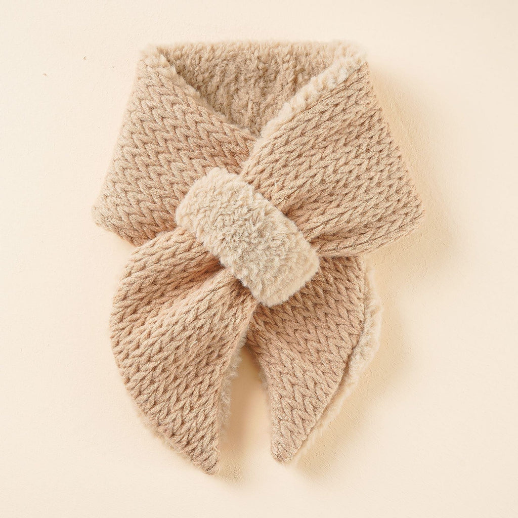 Women's cozy scarf with elegant bow design and high-quality workmanship, size S