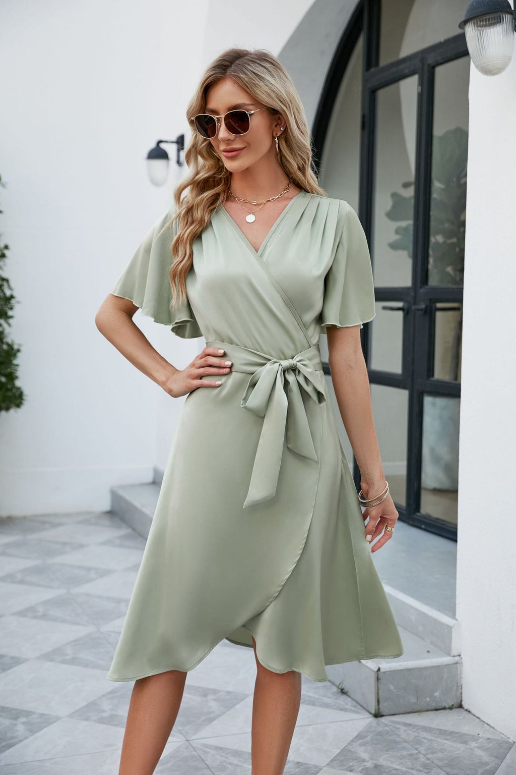 GR | Satin V-Ausschnitt Taillenbetonendes Glockenärmel Sexy Kleid