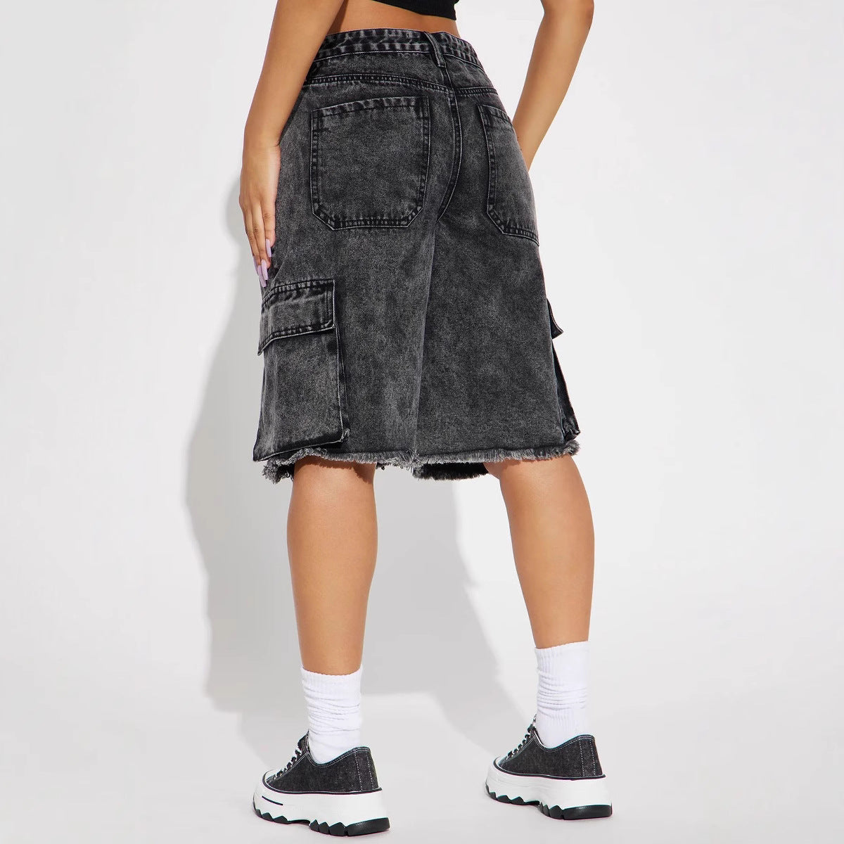 Damen Cargo-Shorts mit ausgefranstem Saum und praktischen Taschen GR