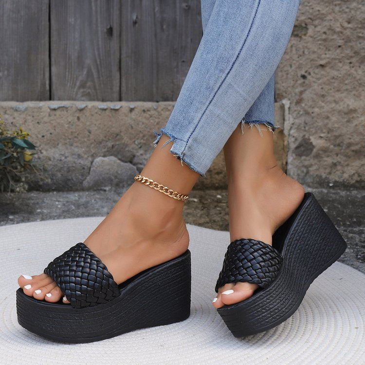 Women's wedge mules with woven upper and comfortable sole, size GR