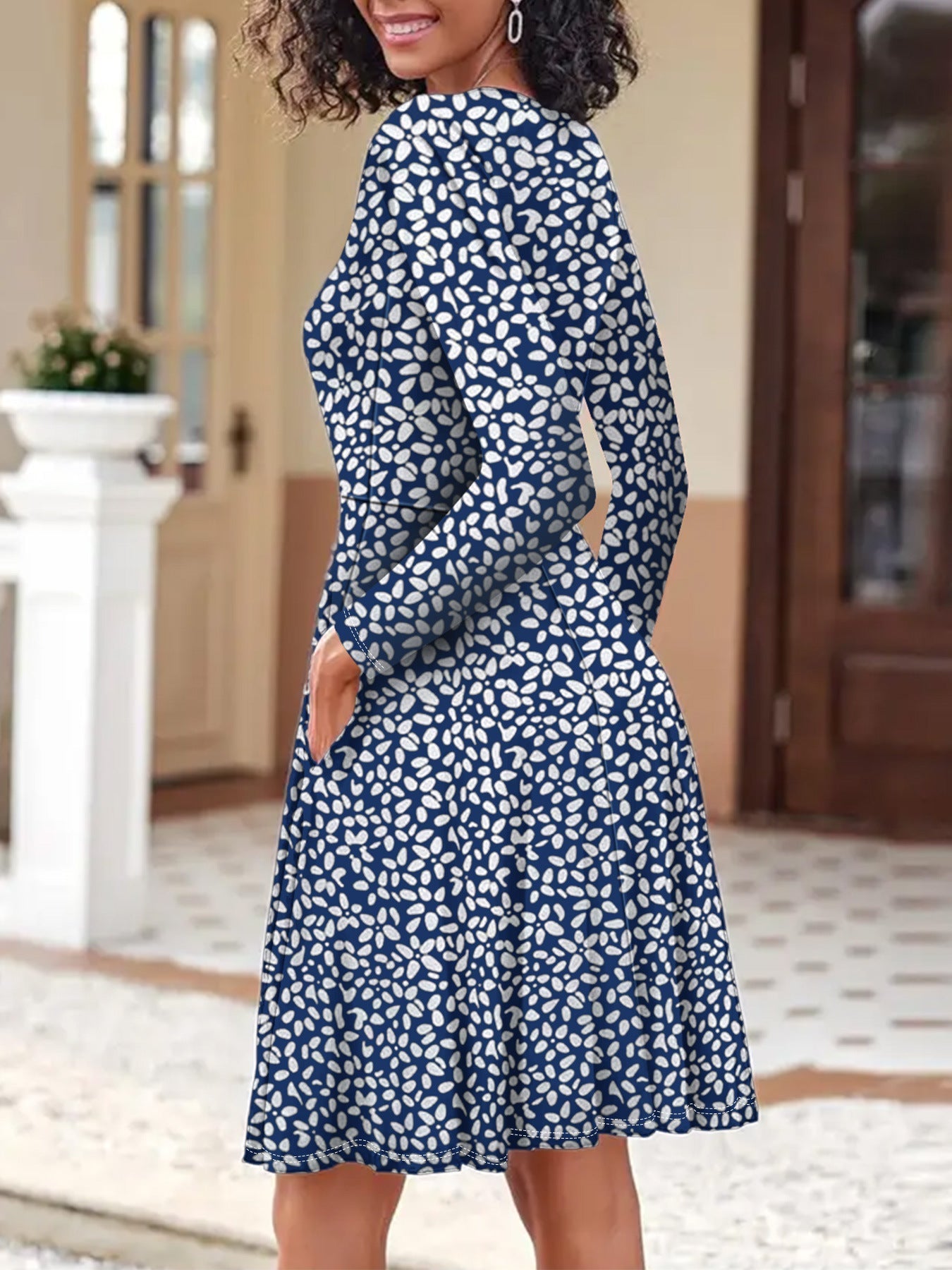 Women's blouse dress with floral design and practical pockets, size