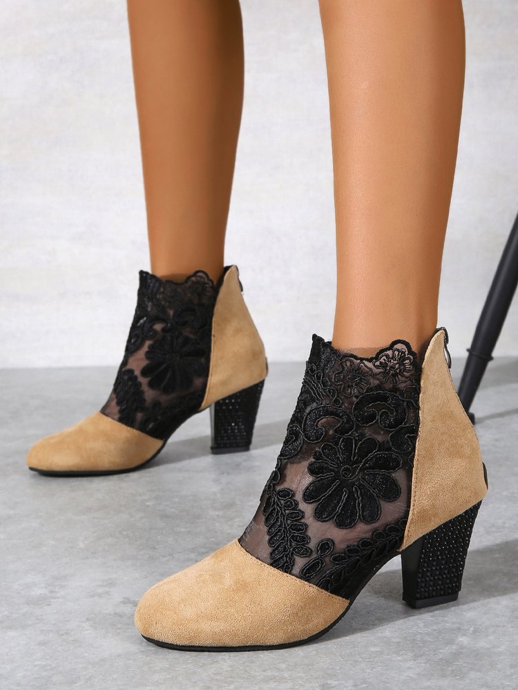 Women's ankle boots with romantic lace upper and comfortable block heel, size S