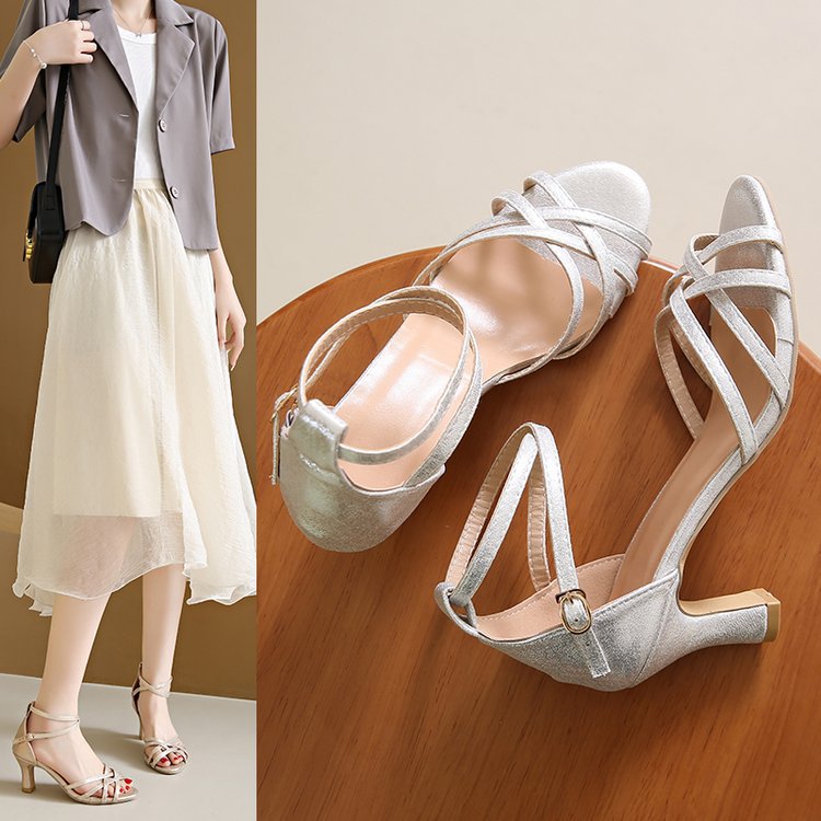Women's high-heeled sandals with an elegant criss-cross design and comfortable heel, size S