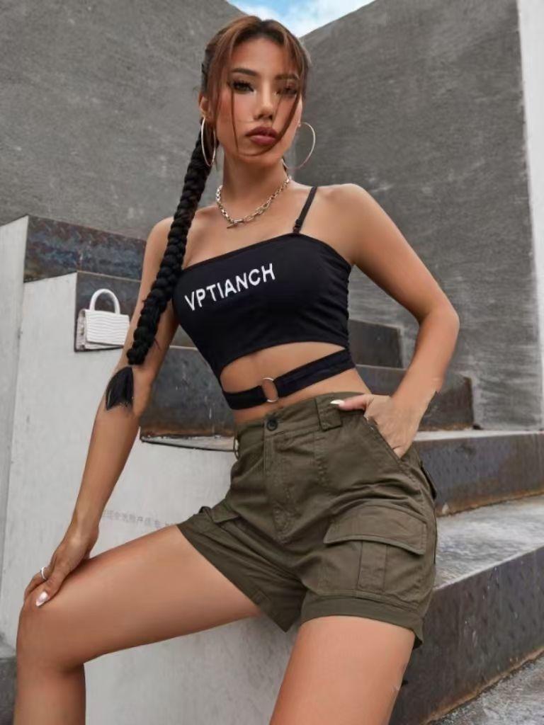 Women's cargo shorts with practical side pockets and a comfortable fit, size S