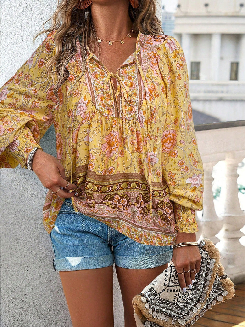 Women's blouse shirt with floral design and casual cut, size S