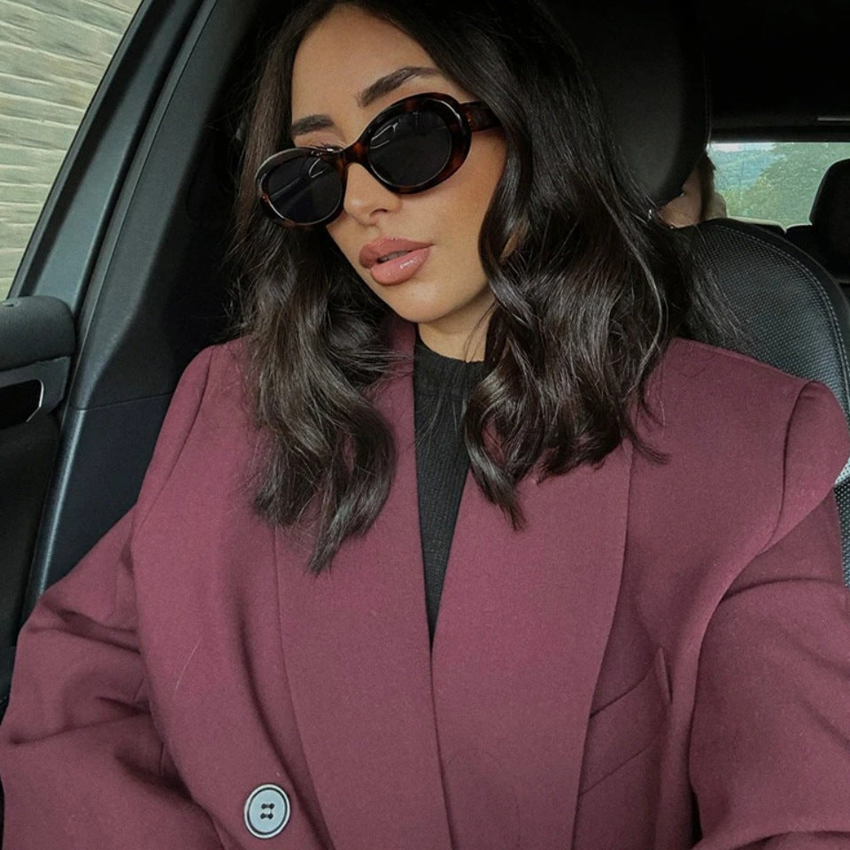 Women's double-opened blazer with an elegant cut and fine details, size [size missing]