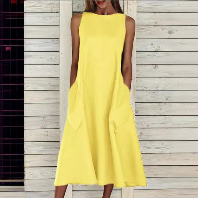 Women's casual midi dress with a deep neckline and practical pockets, size S