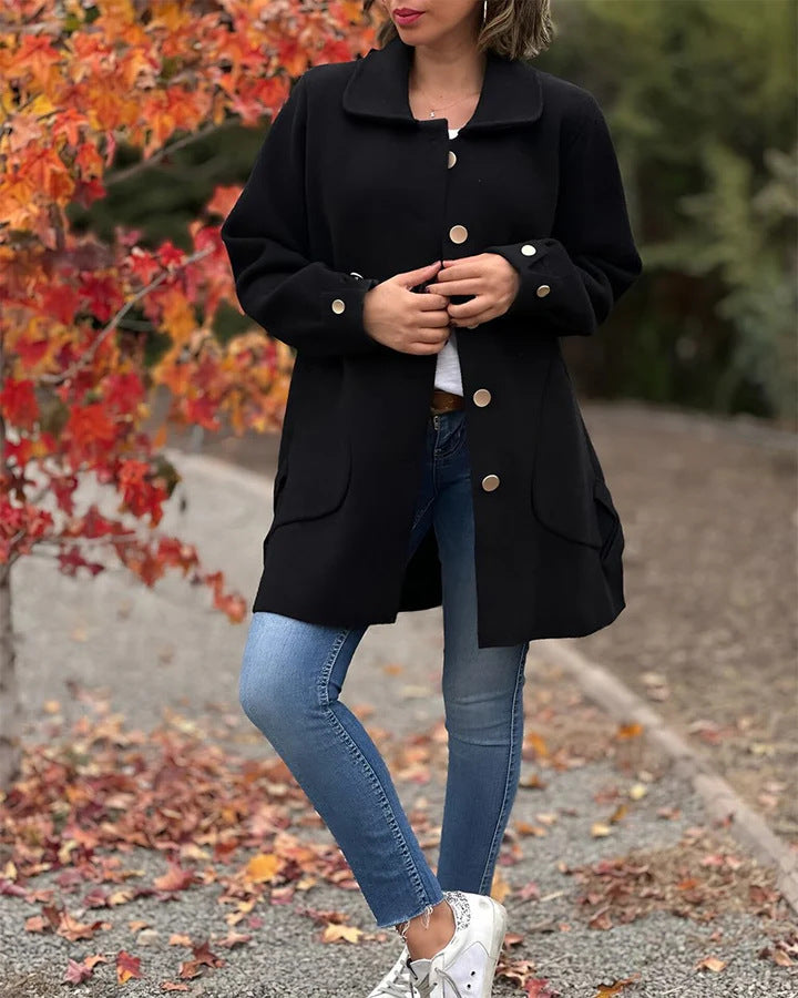 Women's fashionable coat with an oversized cut and practical pockets