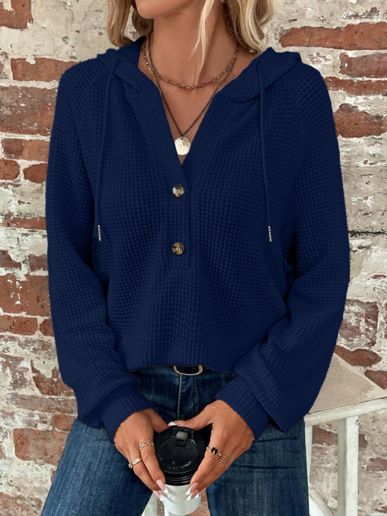 Damen cropped Kapuzenpullover mit strukturiertem Stoff und dekorativen Knöpfen GR