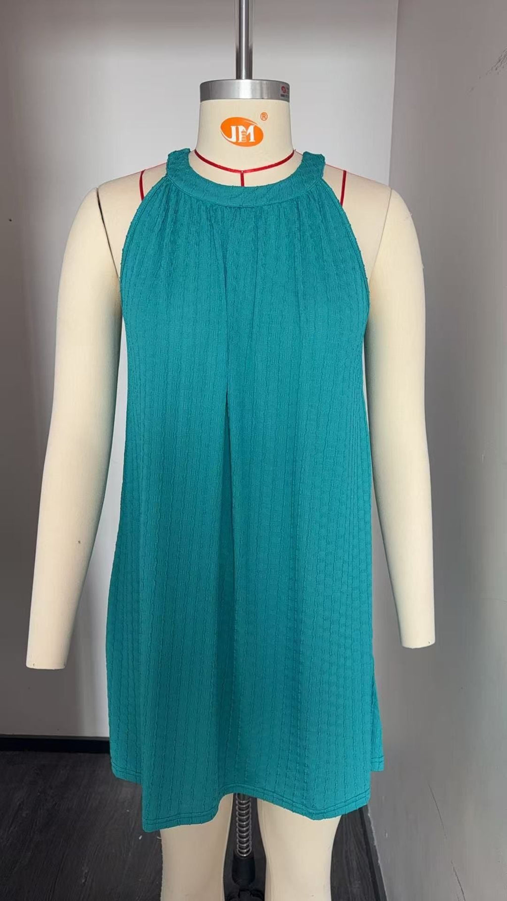 Women's sleeveless casual dress with textured design, size