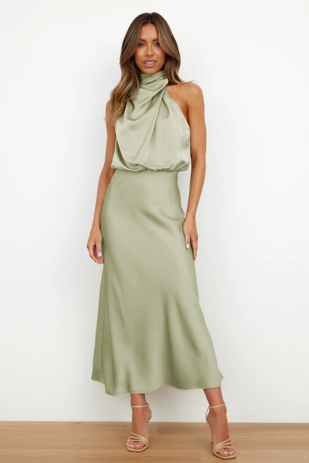 GR | Elegantes Midikleid Mit Asymmetrischem Rundhalsausschnitt