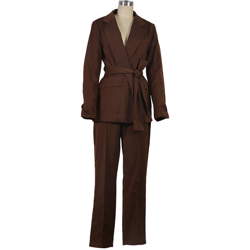 Women's blazer suit with tailored cut and elegant belt, size