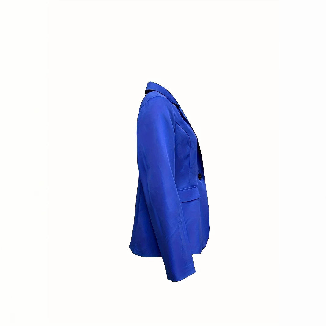 Women's chic blazer with a slim fit and modern pockets, size