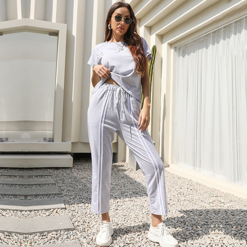 Women's leisure suit with comfortable pockets and elastic waistband, size