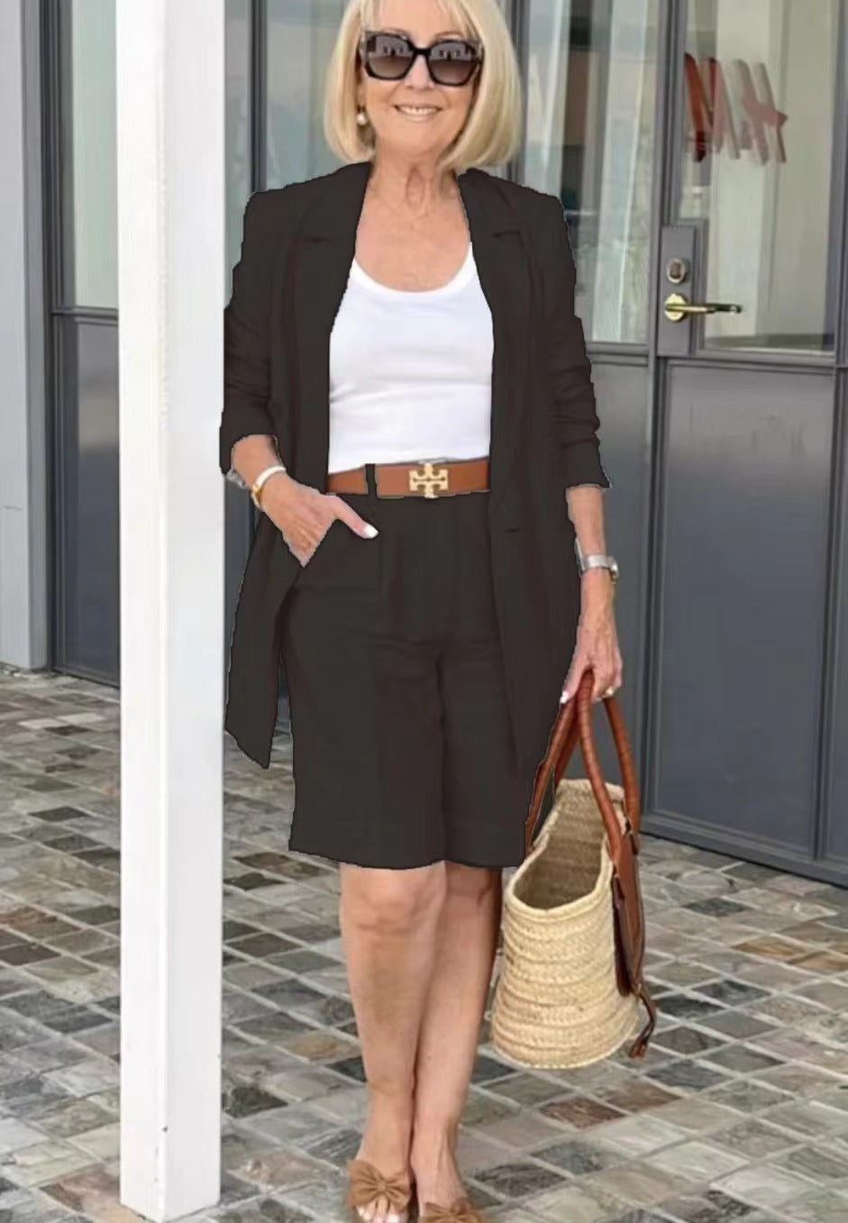 Women's elegant blazer and shorts ensemble with fashionable button detail and high-quality material, size S