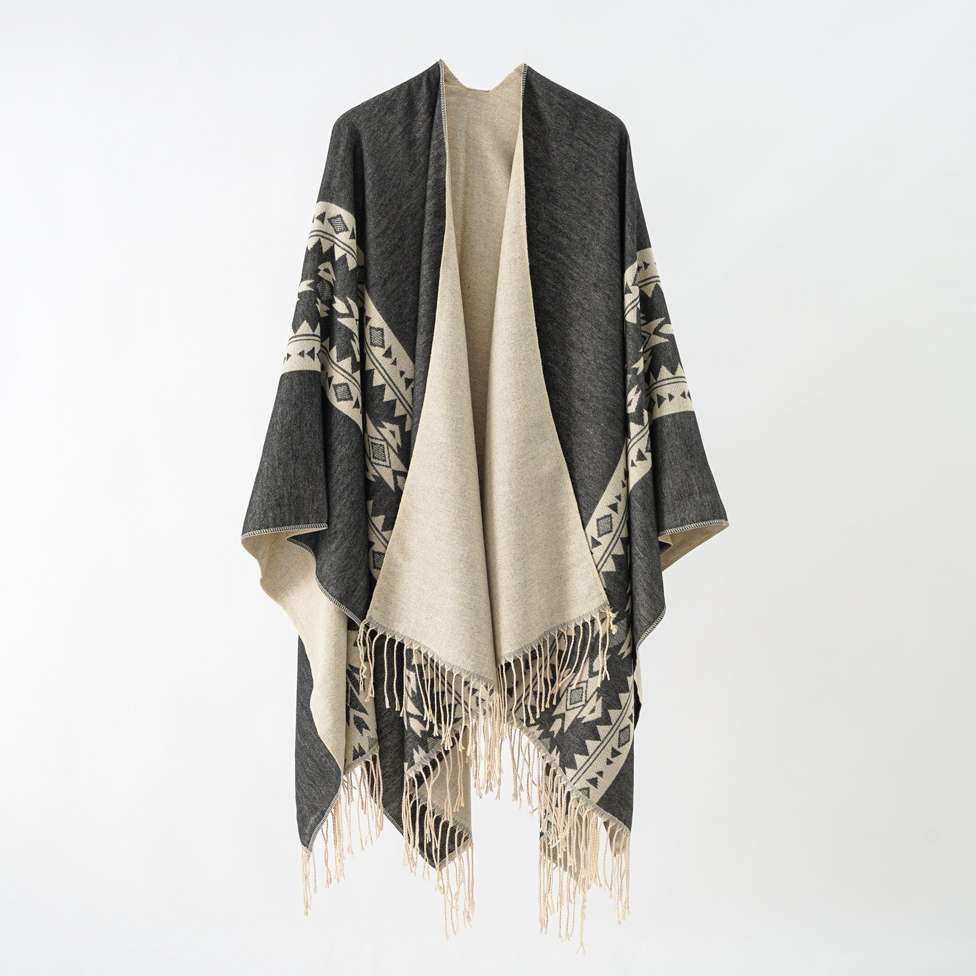 Damen eleganter Strickponcho mit kunstvollen Fransen und floralen Akzenten GR