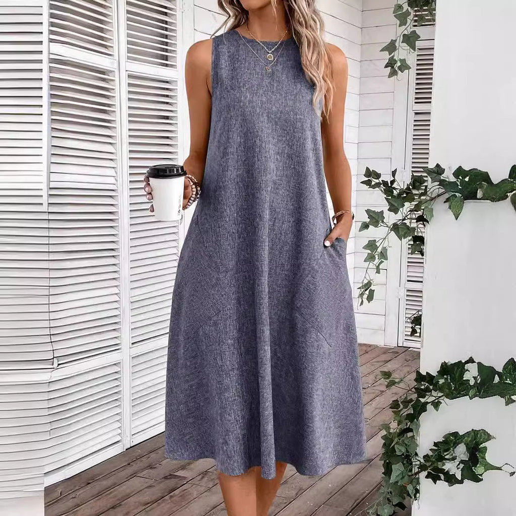 Women's casual midi dress with a deep neckline and practical pockets, size S