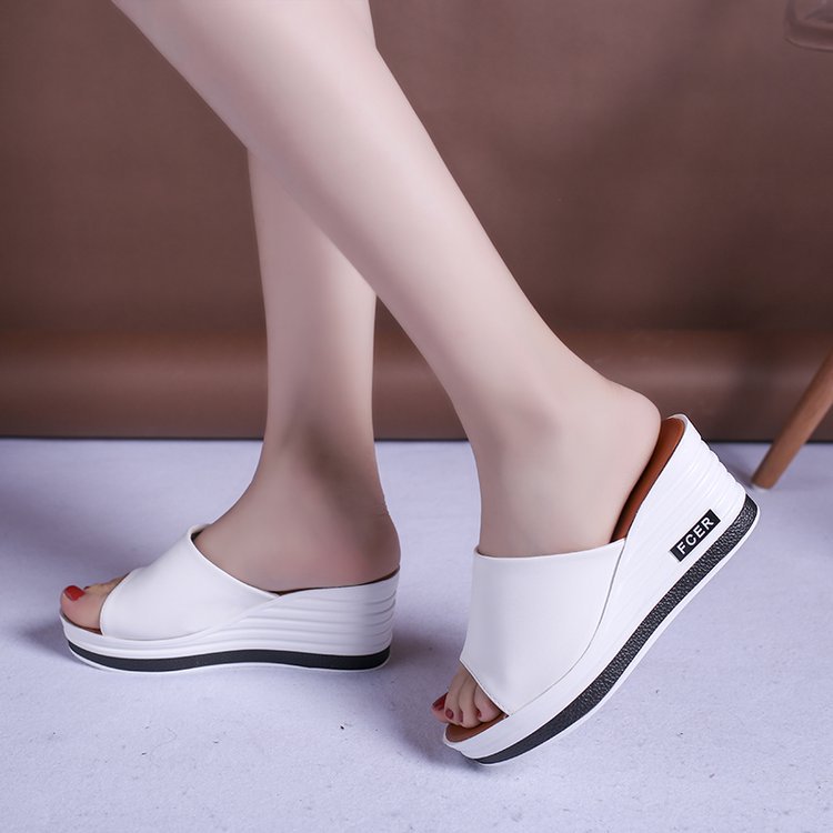Women's wedge mules with comfortable sole and modern design, size GR