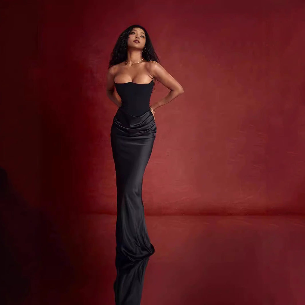 Women's elegant, figure-hugging evening dress with a sophisticated waist detail, size S