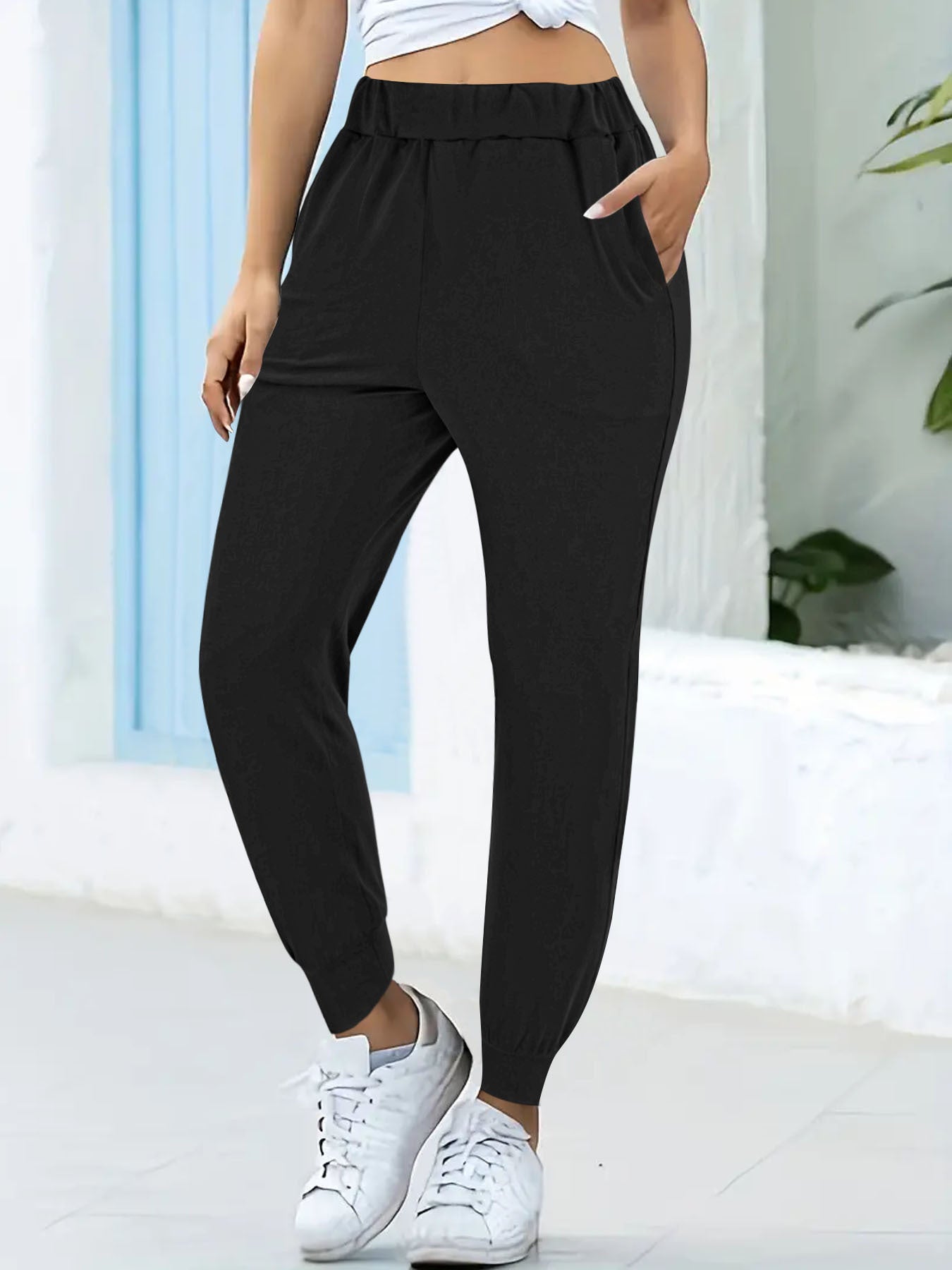 Women's comfortable jogging pants with elastic waistband and practical side pockets, size