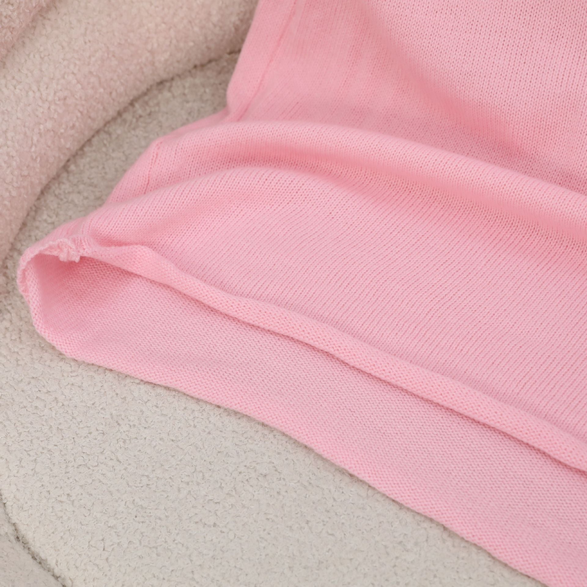 Damen lässiges Strickoberteil mit Dekorativem V-Ausschnitt und Kontrastdetails GR