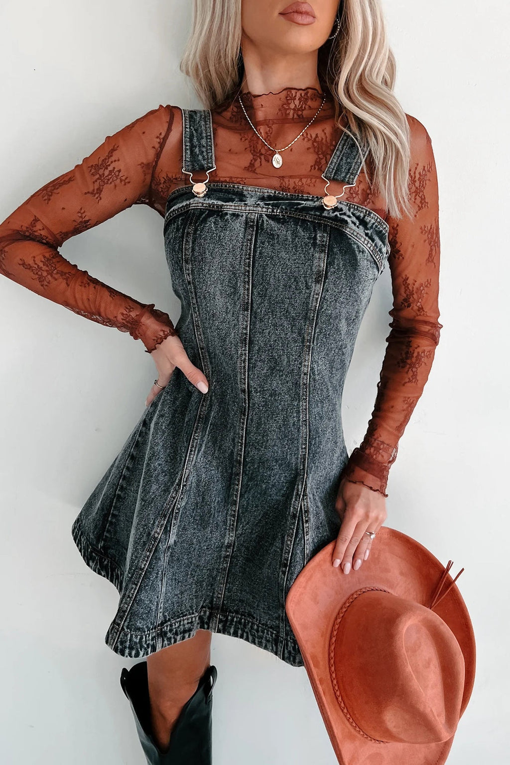 Women's denim dress with adjustable straps and modern cut, size