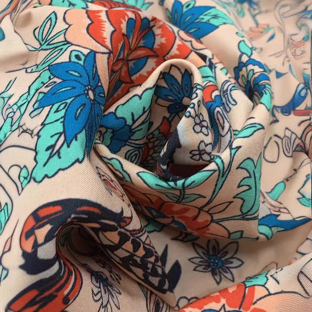 Women's blouse with floral pattern and wide sleeves, size