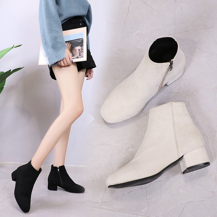 Women's ankle boots with a modern, minimalist design and comfortable block heel, size GR