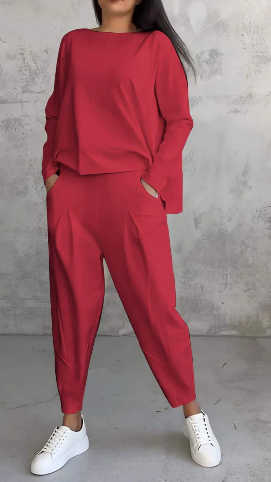 GR | Solid color slim-fit trouser suit with round neckline