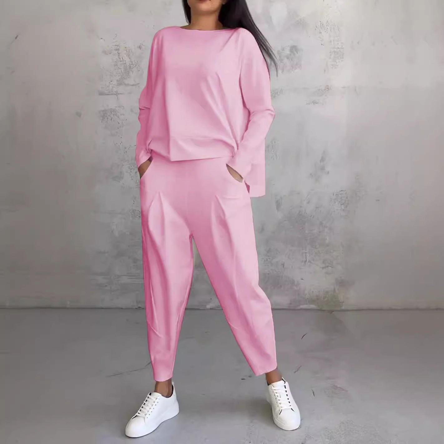 Women's casual two-piece suit with a wide cut and pockets