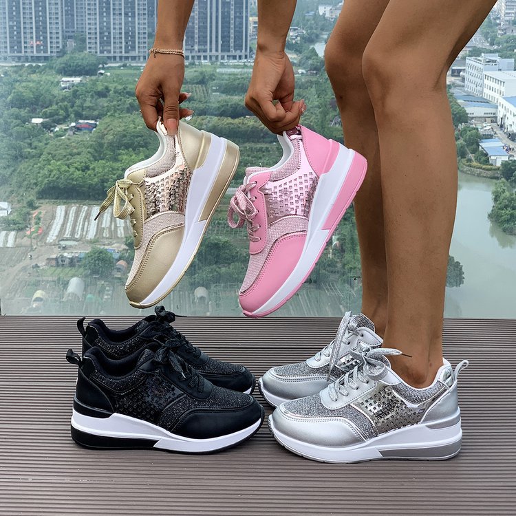 Women's sneakers with fashionable metallic accents and breathable cushioning, size S