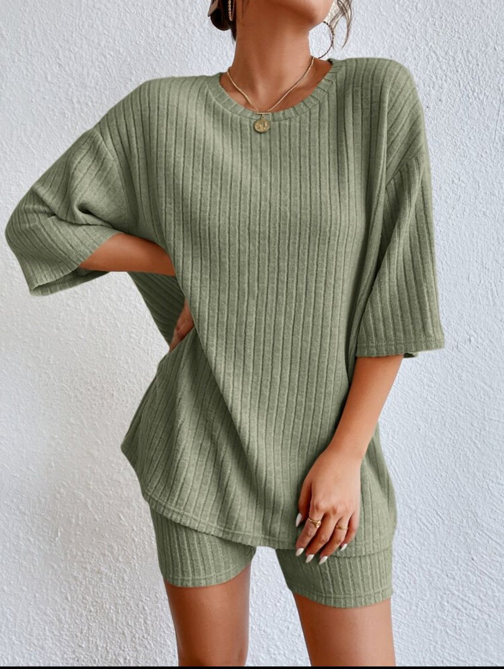 Women's comfortable short-sleeved set with ribbed knit and relaxed fit, size