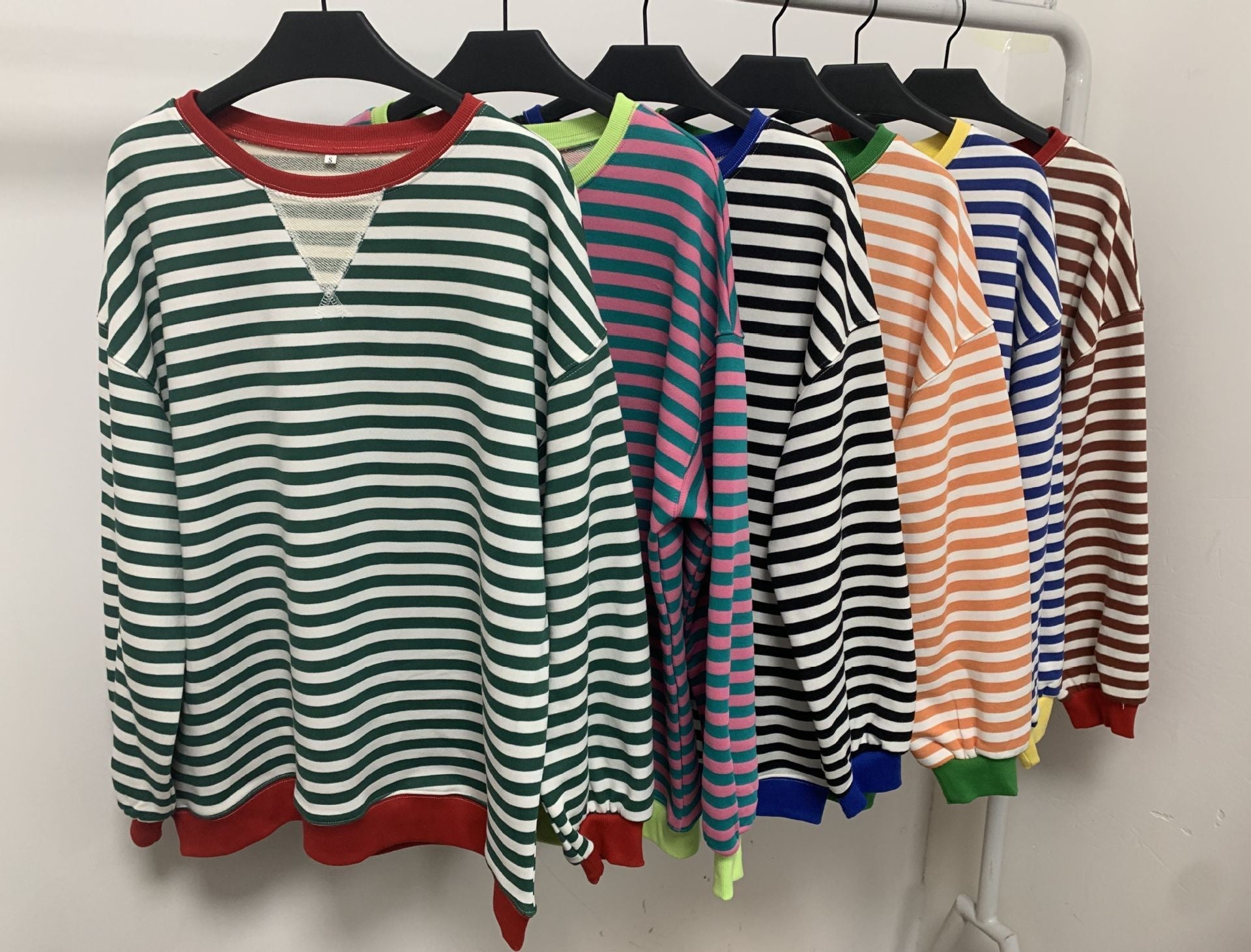 Women's Comfortable Striped Sweater with Raglan Sleeves and Elastic Cuffs Size