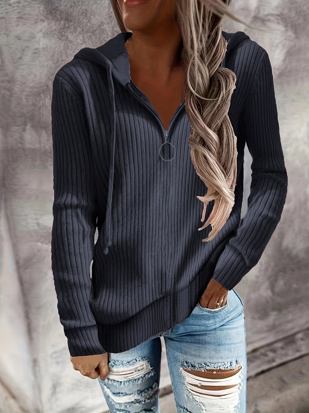 Women's hooded sweatshirt in an elegant ribbed design with a practical zipper, size [size missing]