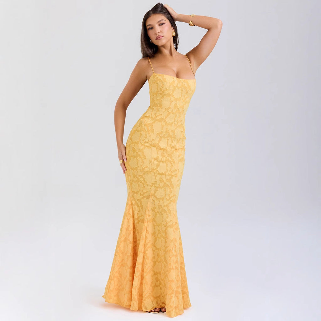 Women's figure-hugging evening dress with luxurious lace pattern and elegant cut, size S
