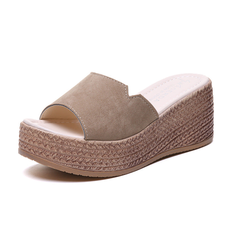 Women's wedge sandals with a modern crossover design and non-slip sole, size GR